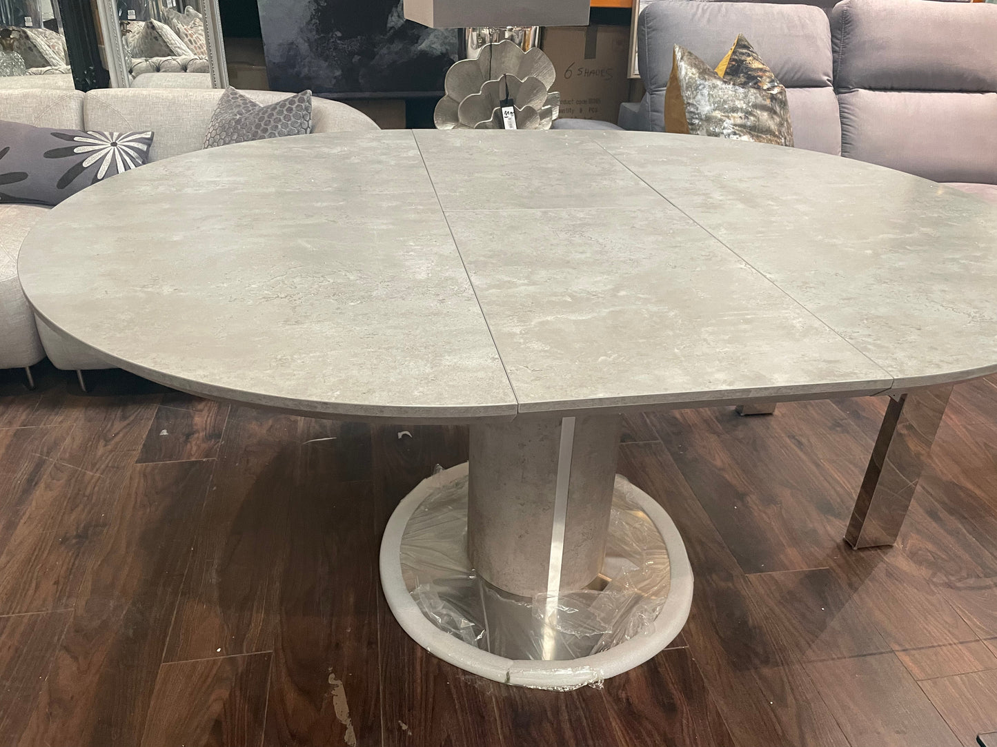 Della round extending dining table sold as seen ( collect only or arrange viewing and delivery )