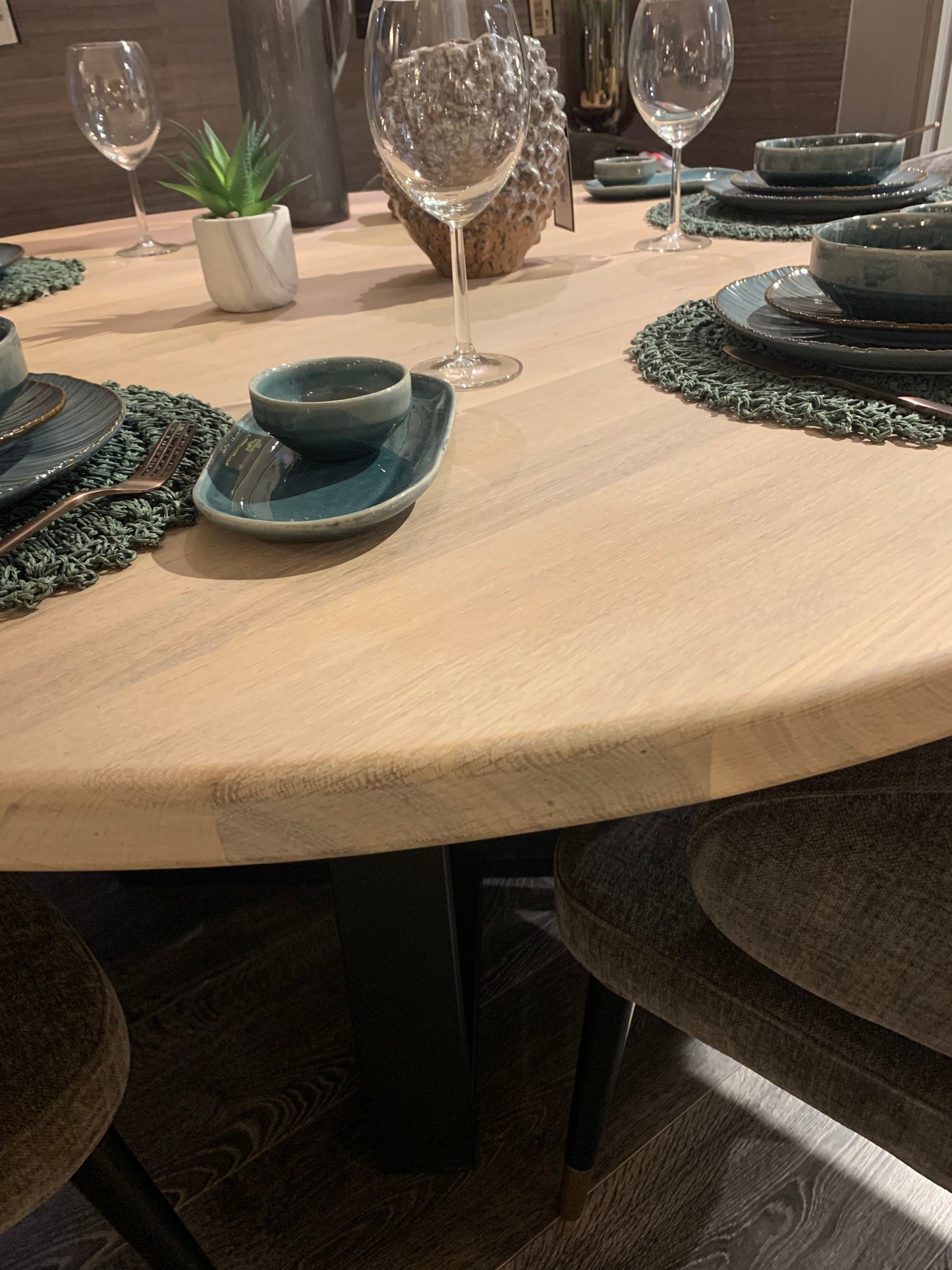 150 cm Round ex display dining solid oak tables selling less 40% off