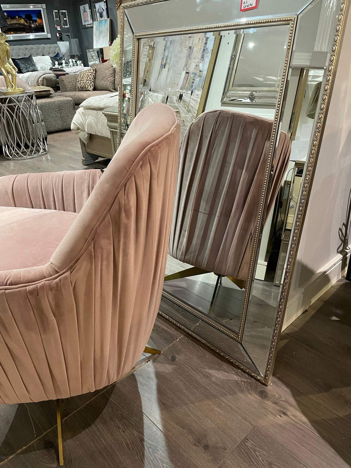 Sia swivel Chair in blush pink totally stunning ! Reduced for collection