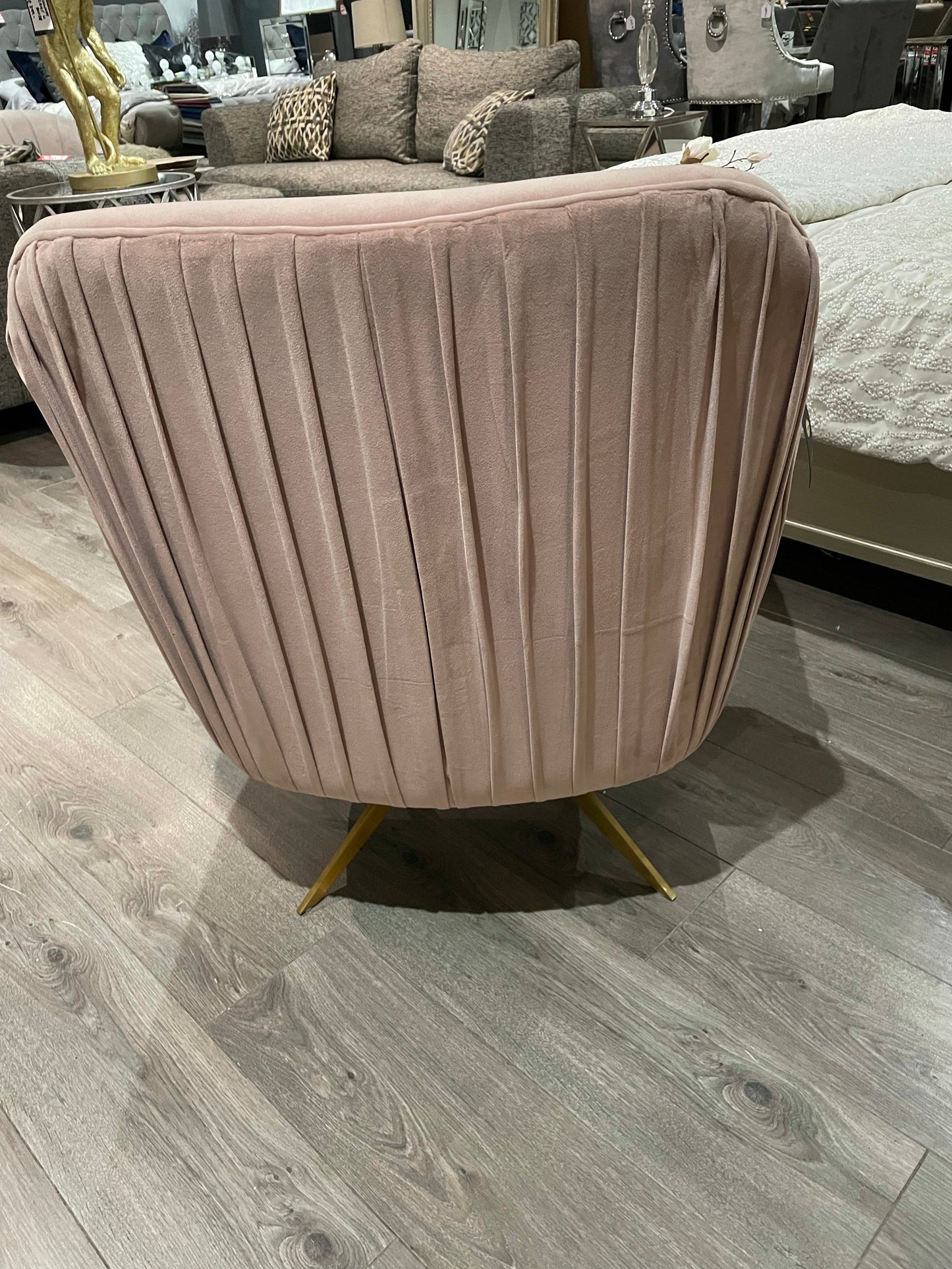 Sia swivel Chair in blush pink totally stunning ! Reduced for collection