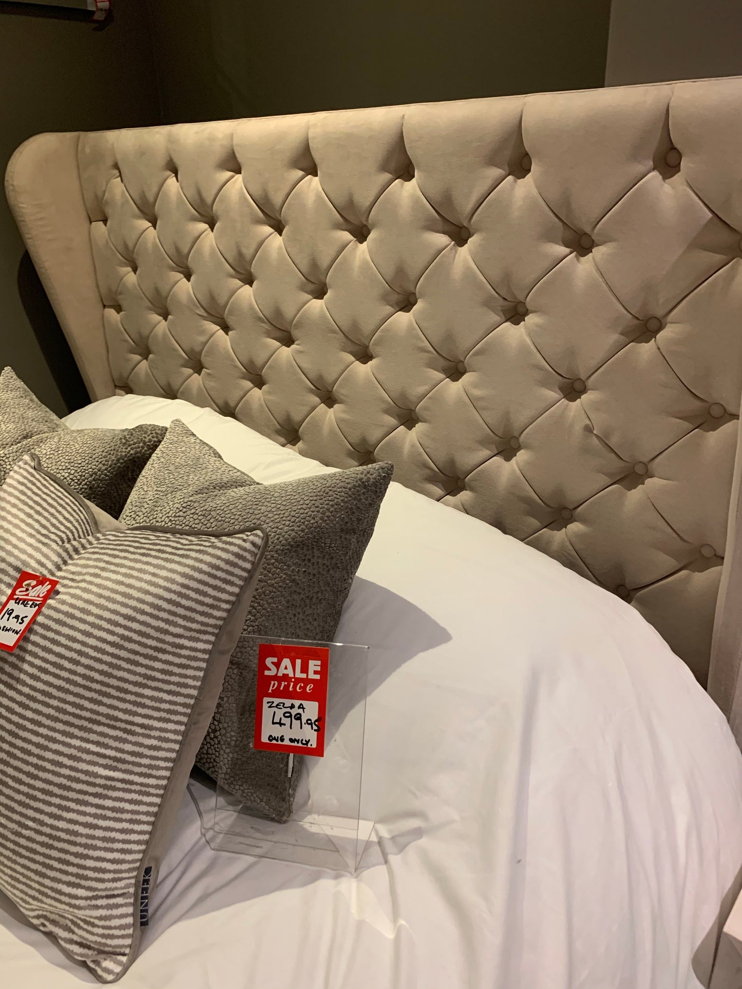Zelda bed with wings on side 5 ft clearance offer last one in mink velvet
