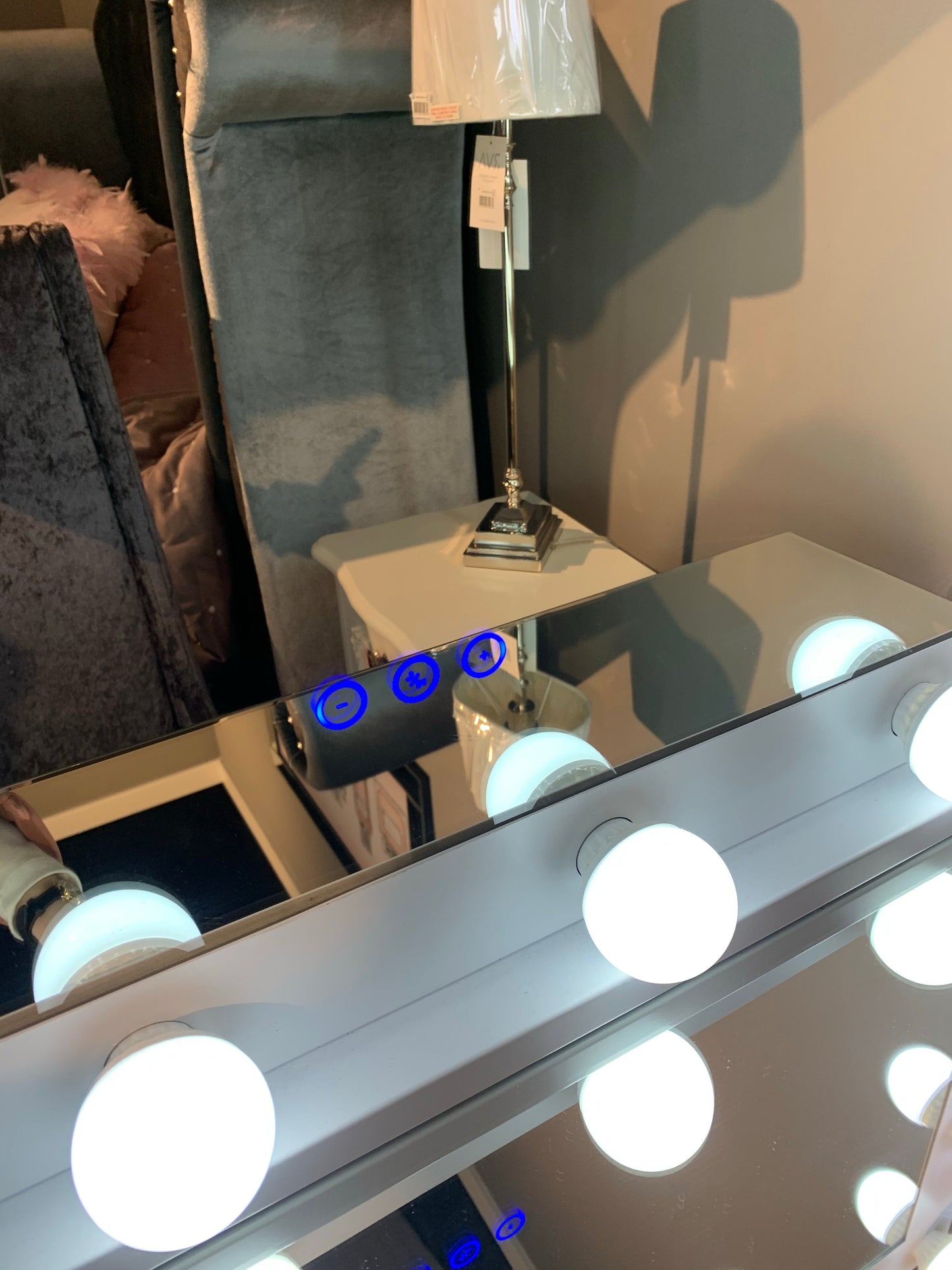 X Large Hollywood mirror Table top size with Bluetooth speaker. WHITE