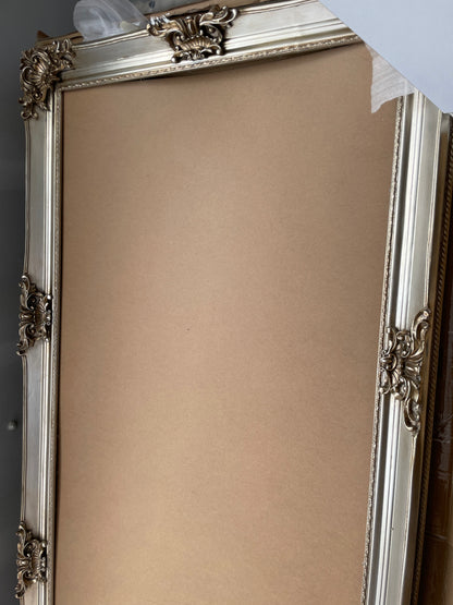 French picture frame champagne